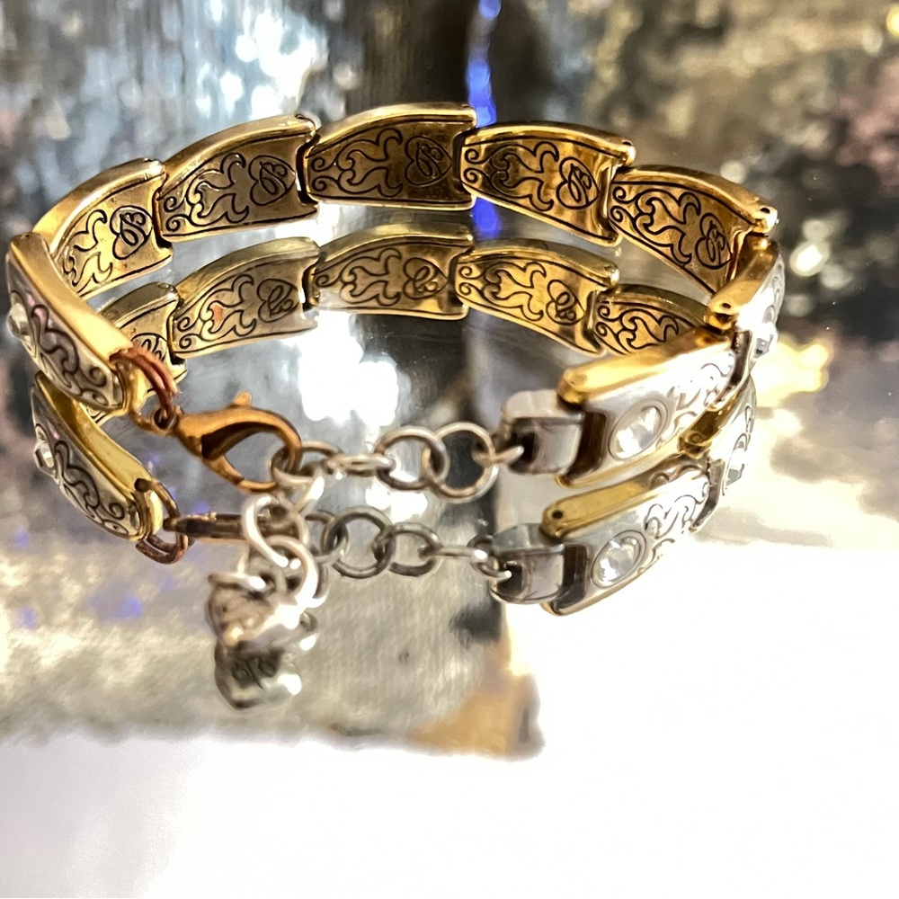 Chic Two-Tone Bracelet with Intricate Design